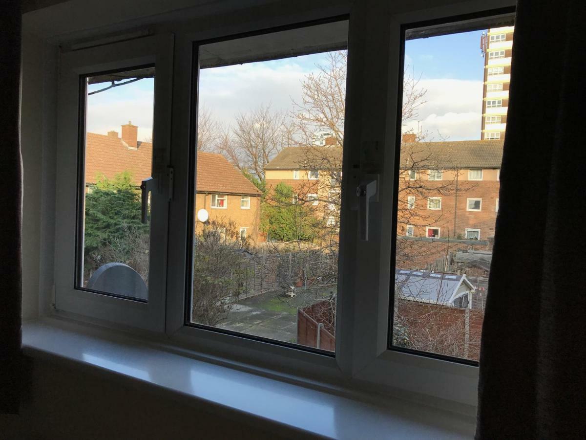 Cozy Apartment In Stratford From 18 Minutes To Central London Eksteriør billede